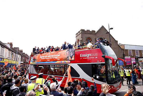 Western People — Fans celebrate Luton's fairytale promotion to Premier League at civic parade - Vimarsana News