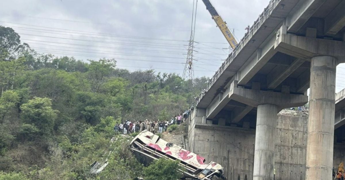 At least 10 dead as bus carrying Hindu pilgrims falls into gorge