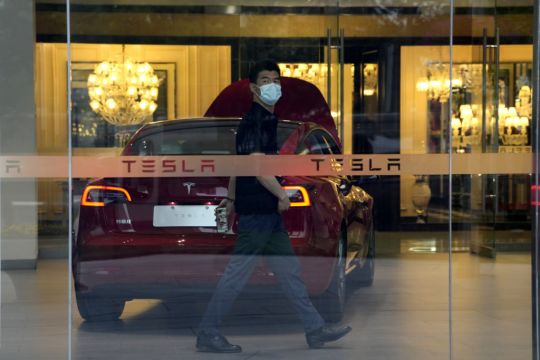 Elon Musk Meets Chinese Industry Minister To Discuss Electric Cars