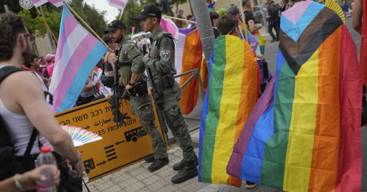 Thousands march in Jerusalem Pride parade