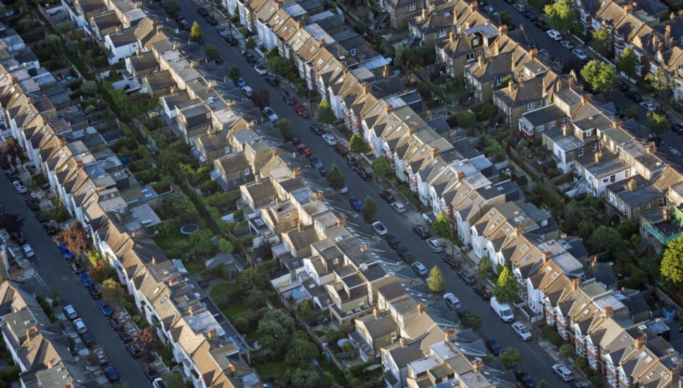 House Prices Fall For First Time In Three Years - Report