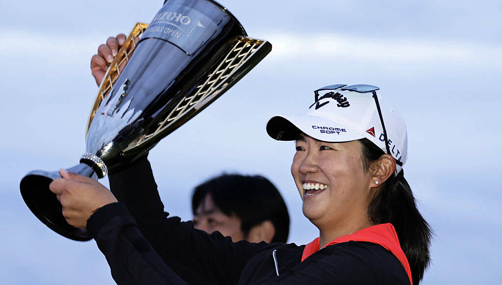 Rose Zhang claims title in play-off on professional debut
