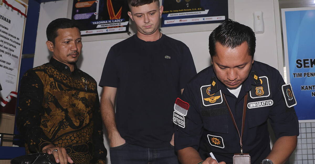 Indonesia to deport Australian surfer jailed for drunken rampage - Vimarsana News