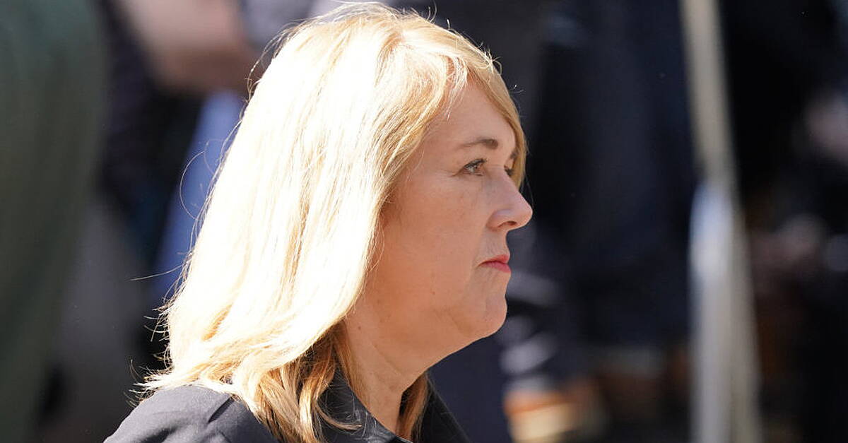 Ex-Mirror journalist never saw anyone intercept a call, phone hacking trial told - Vimarsana News