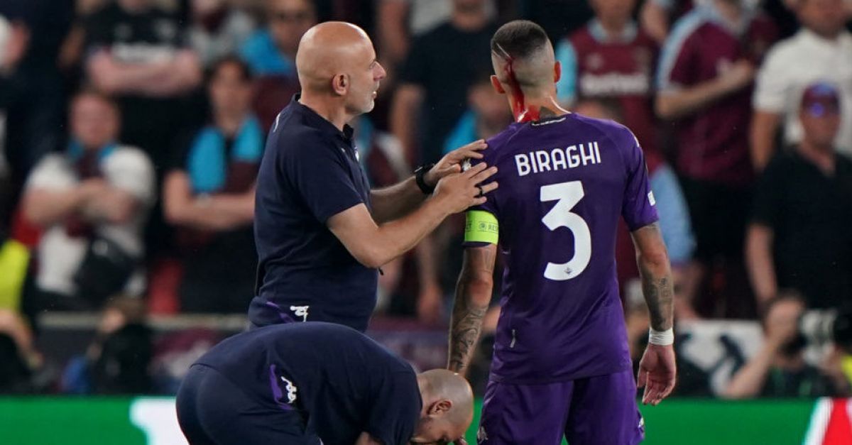Incidente de Biraghi com adeptos do West Ham interrompe partida