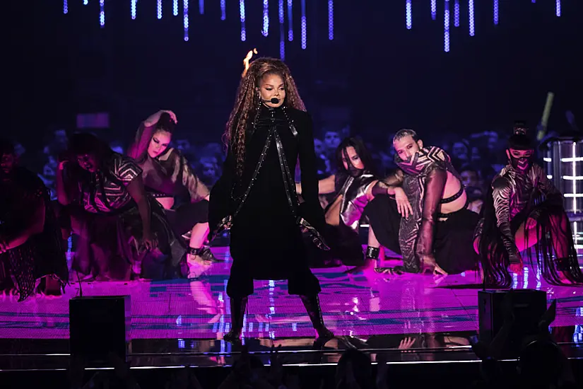 Janet Jackson Chats To 11-Year-Old Musician During Sold-Out Concert In La