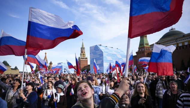 Putin Uses Public Holiday To Praise Patriotic Feelings