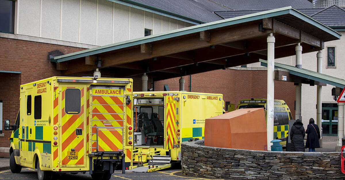 Man suffers skull fractures in street attack