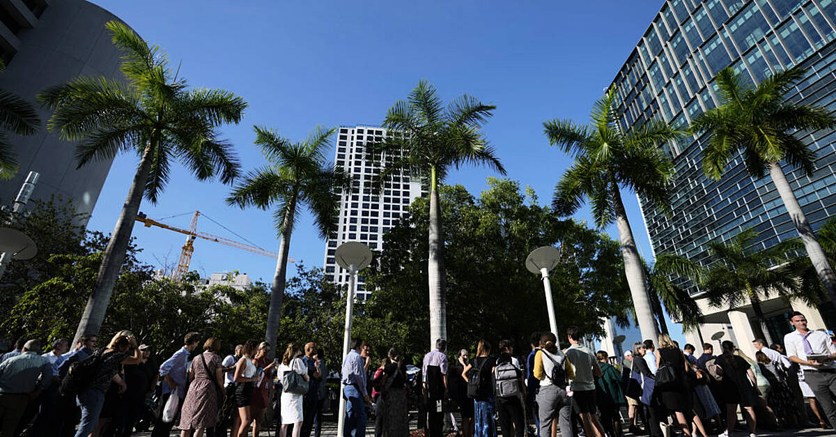 Media outnumber protesters at Miami court before Trump's appearance