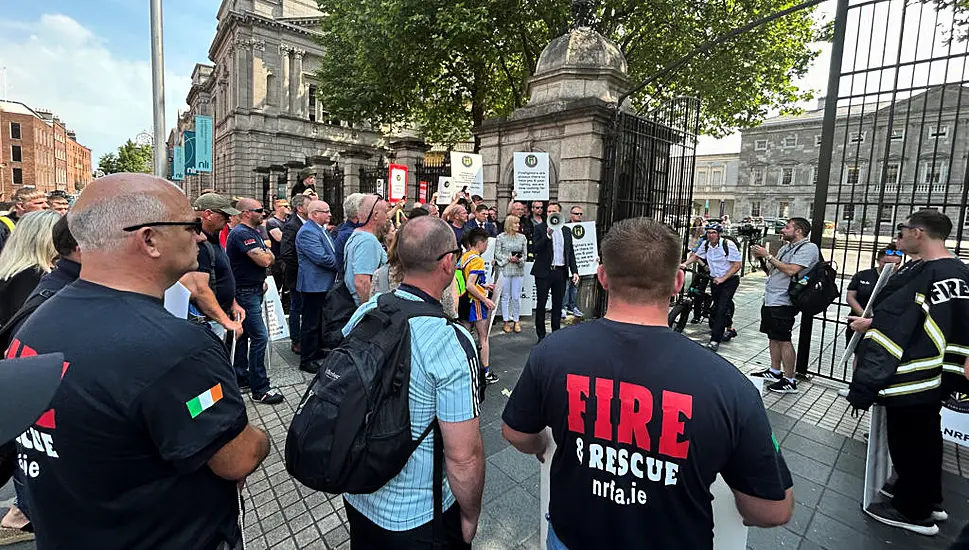 Minister Handed Pager Device Used By On-Call Firefighters During Dáil ‘Stunt’