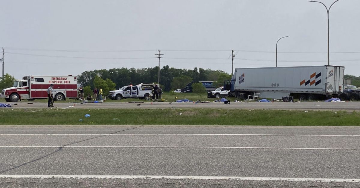 15 people killed in highway crash in Canada, official says