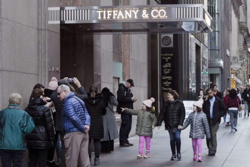 Electrical Fire Sends Smoke Billowing From Under New York’s Famous Tiffany Store