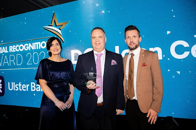 Senior Psni Detective John Caldwell Accepts Award Following Omagh Shooting