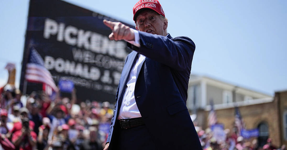 Donald Trump draws thousands to small South Carolina city for campaign rally