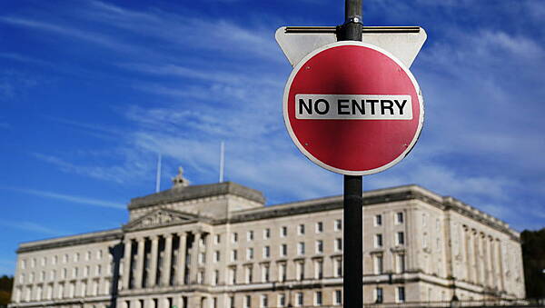 Western People — Two-year timetable for Stormont to repay £300m 'overly punitive', says economist - Vimarsana News