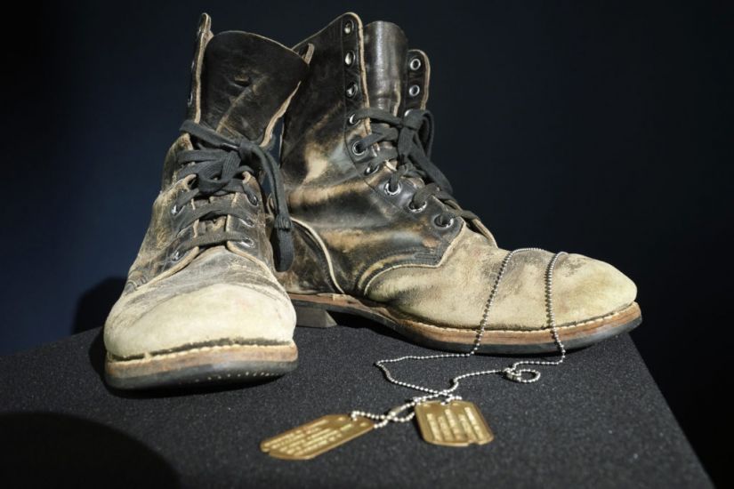 Alan Alda Selling Boots And Dog Tags From M*A*S*H