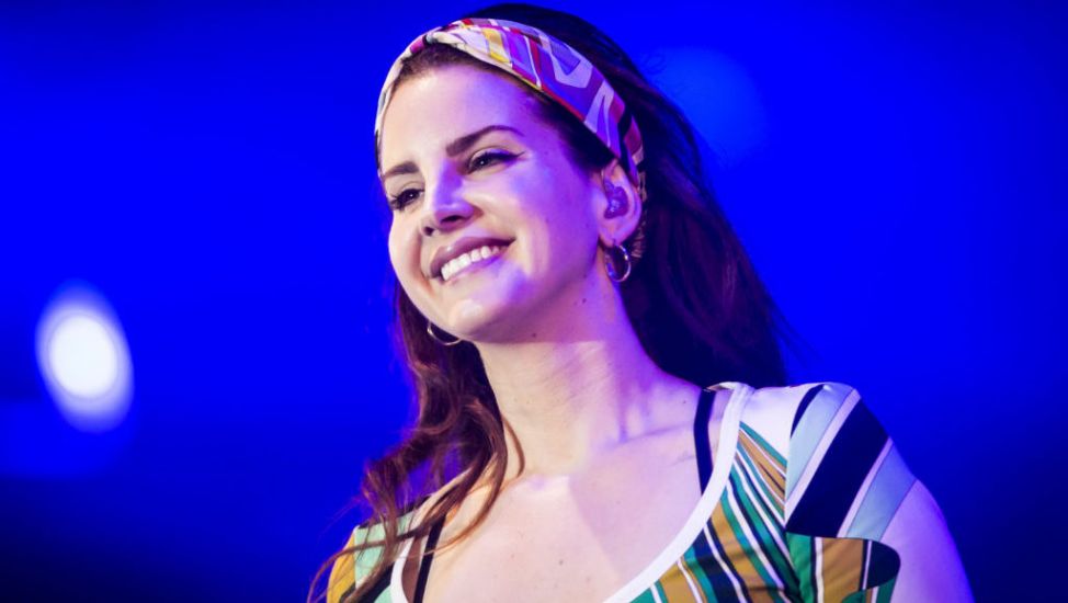 Lana Del Rey Apologises For Glastonbury Lateness After Late Arrival At Bst