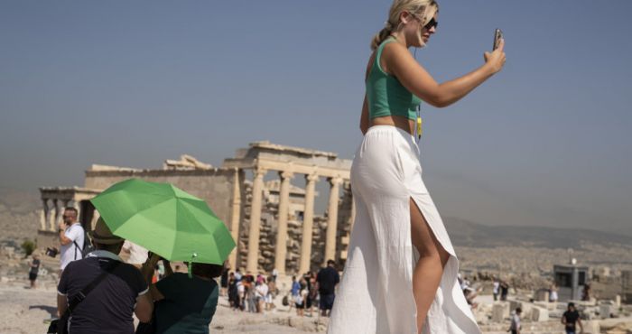 Acropolis closed to tourists temporarily as heatwave grips Greece