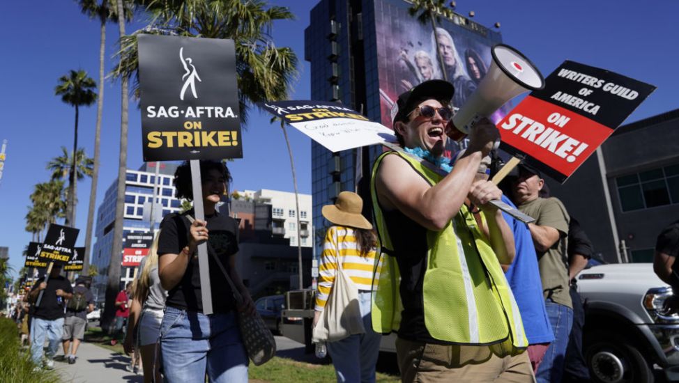Hollywood Actors’ Strike Action In Los Angeles Affected By ‘Extreme Heat’
