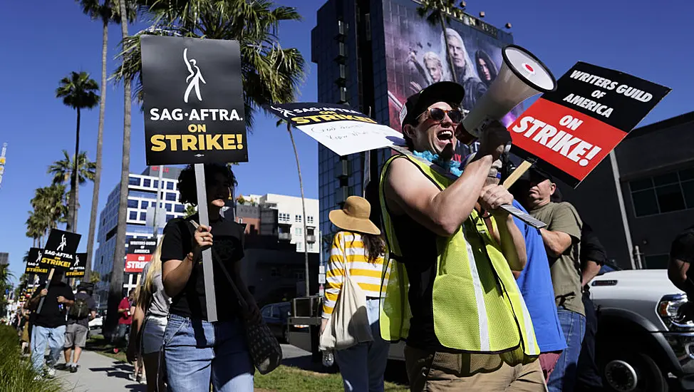 Hollywood Actors’ Strike Action In Los Angeles Affected By ‘Extreme Heat’