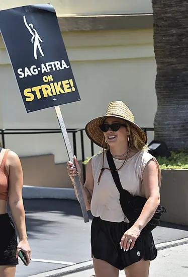 Hilary Duff And Kevin Bacon Join Picket Lines Of Us Actors’ Union Strike