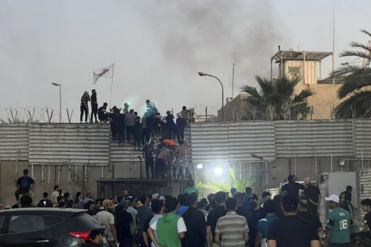 Protesters Storm Swedish Embassy In Baghdad Ahead Of Stockholm Koran Burning