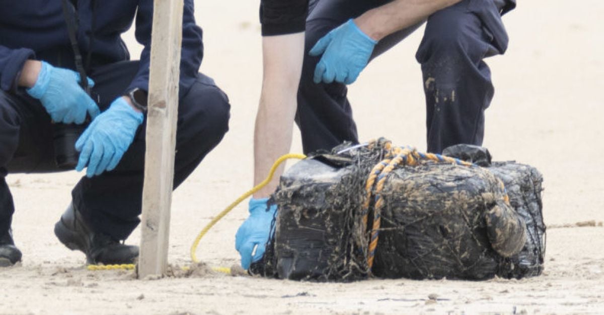 Gardaí конфискува електронни устройства във връзка с изтеглянето на кокаин на стойност над 4 милиона евро на брега на Донегал