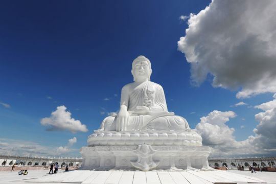 Myanmar’s Generals Unveil ‘World’s Largest’ Sitting Buddha Statue
