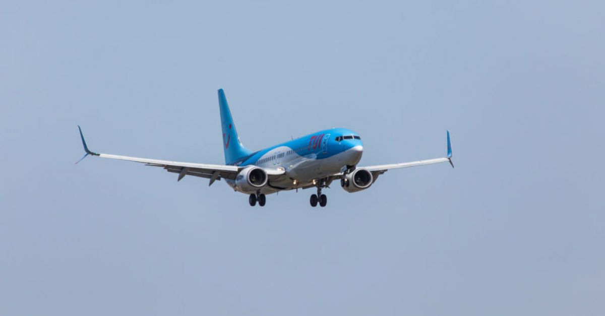 Авиакомпания приносит извинения за задержку возвращения пассажиров в Белфаст