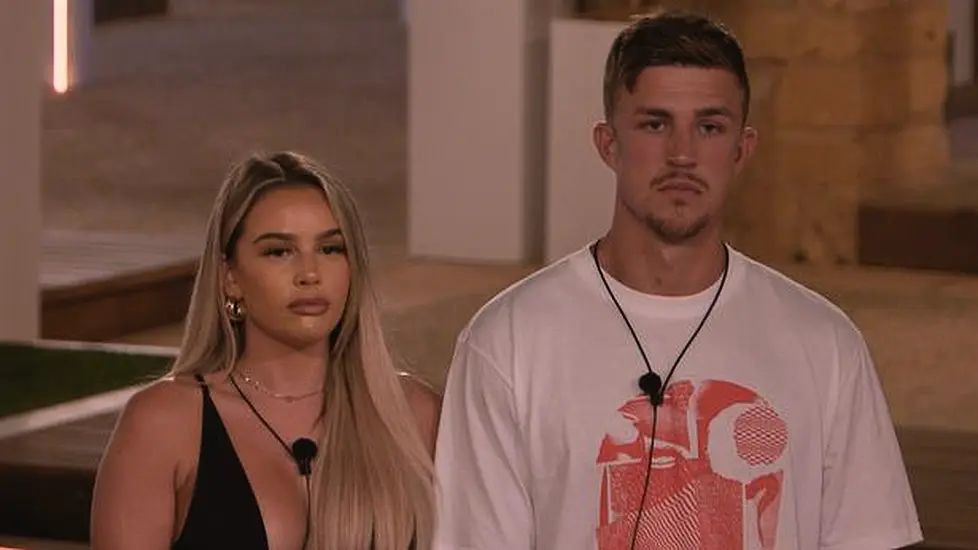 Love Island Couple Dramatically Dumped From The Villa A Day Before Finale