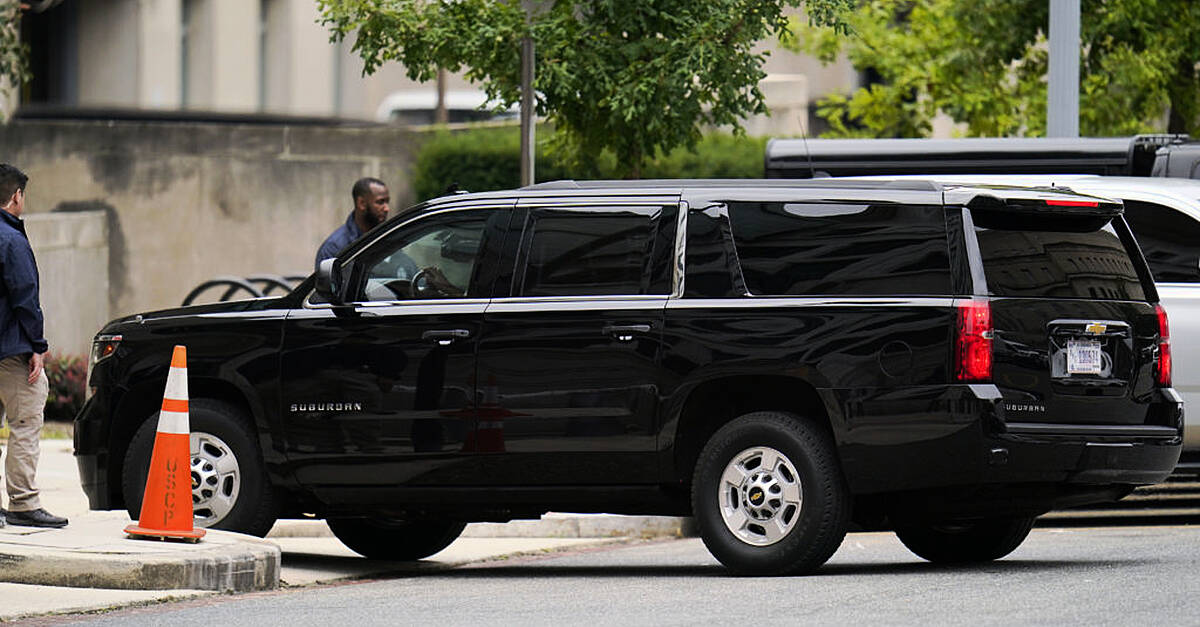 Trump arrives at courthouse to face charges he tried to overturn election