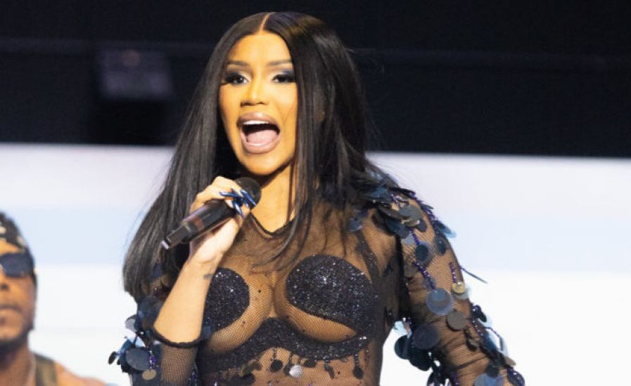 Us Police Drop Battery Investigation Following Cardi B Microphone Throw Incident