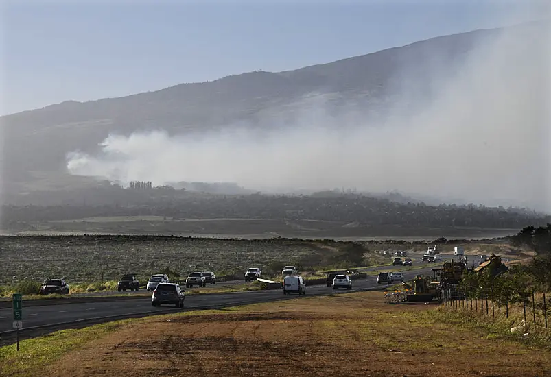 People In Hawaii Flee Into Ocean As Wildfires Burn In Popular Tourist Town