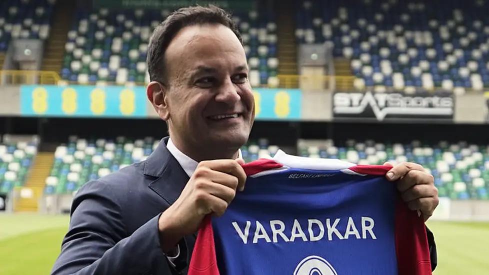 Varadkar Given Linfield Jersey As He Aims To ‘Reach Out To All Communities’