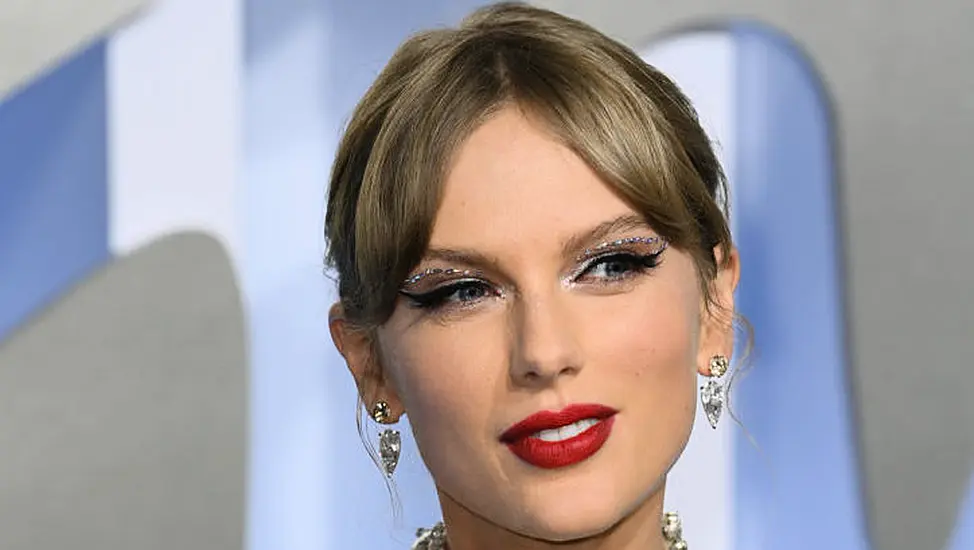 Taylor Swift: What Makes The Singer So Popular?