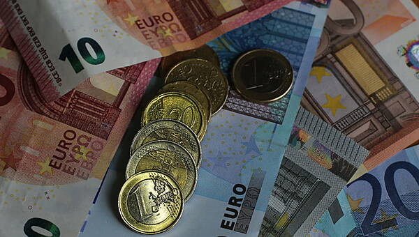 Waterford News & Star — Government's €2.9bn public sector pay offer includes 12% increases for some civil servants - Vimarsana News