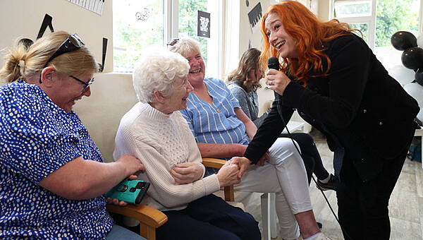 Western People — Eurovision winner shows the power of music for nursing home residents - Vimarsana News