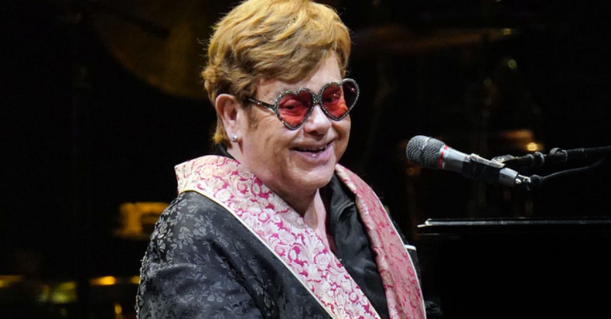 Elton John a été soigné à l’hôpital pendant la nuit après s’être effondré à son domicile en France