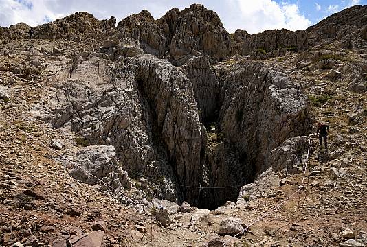 Turkey Mission To Rescue Trapped Caver Advances To 2,300Ft