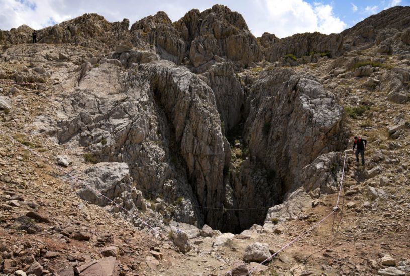 Turkey Mission To Rescue Trapped Caver Advances To 2,300Ft