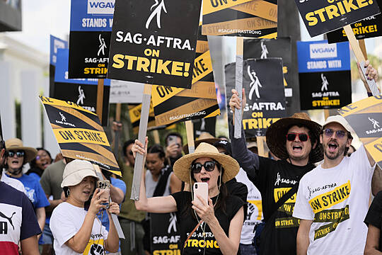 Hollywood Actors To Resume Negotiations With Studios As Writers’ Strike Wraps Up