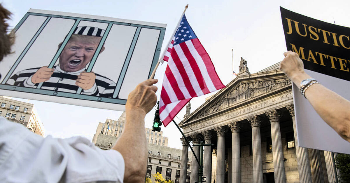 Donald Trump arrives in court for trial scrutinising his business practices