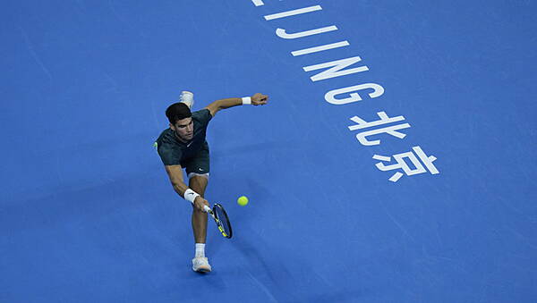 Western People — Top seed Carlos Alcaraz beaten by Jannik Sinner in China Open semi-finals - Vimarsana News
