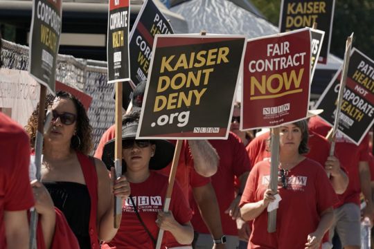 Us Healthcare Workers Go On Strike Over Wages And Staff Shortages