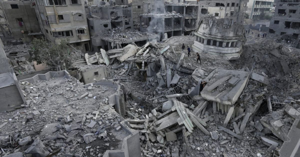 Отчаявшиеся мирные жители Газы готовятся к неизбежному вторжению израильских войск