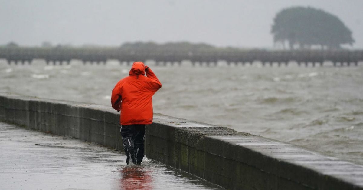 Met Éireann издава предупреждение за постоянен и силен дъжд на фона на необичайно високи приливи