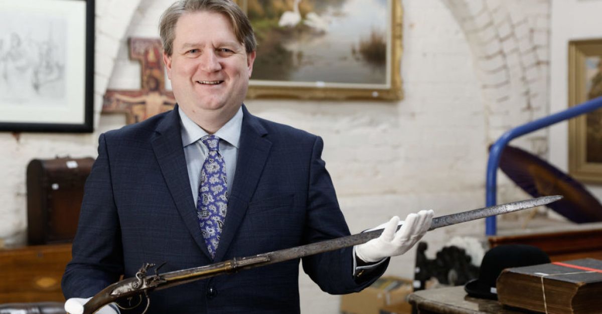 Sword pistol linked to 1689 Siege of Derry to go under the hammer