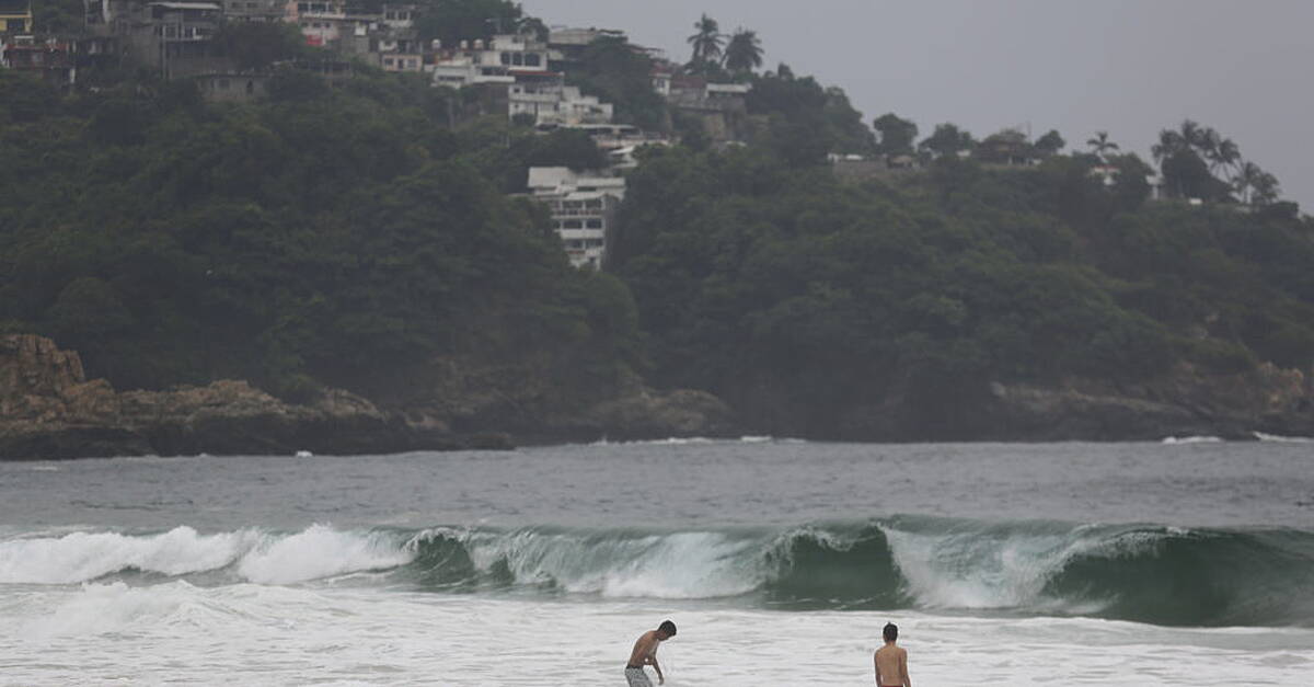 Hurricane Otis weakens to Category 4 storm as heavy rain batters southern Mexico - Vimarsana News