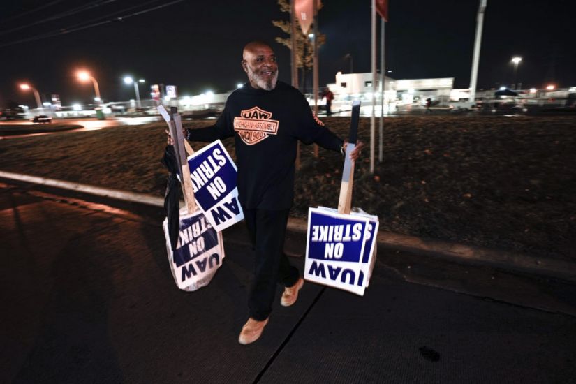 Detroit Autoworkers Reach Deal With Ford In Breakthrough Towards Ending Strikes