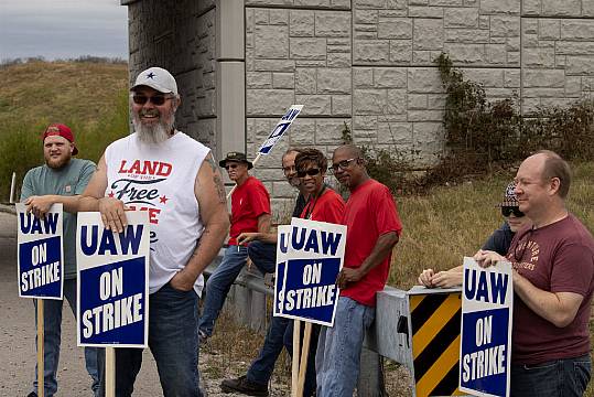 General Motors Reaches Deal With Union That Could End Strike